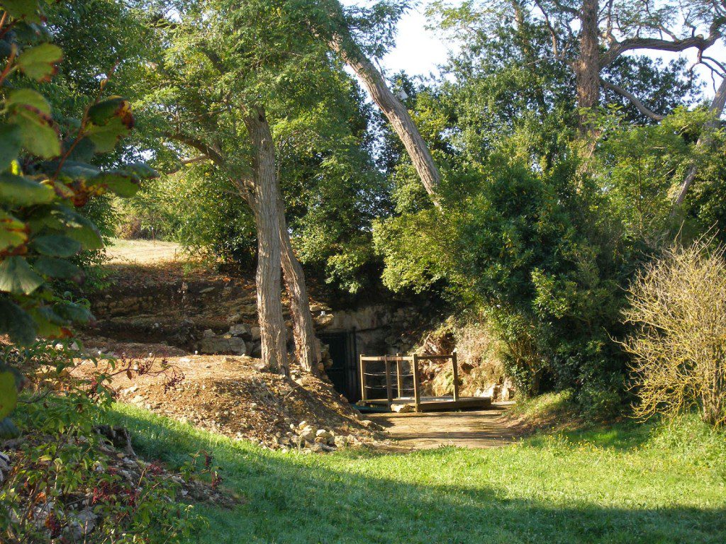 Entrada a la cueva de Altamira