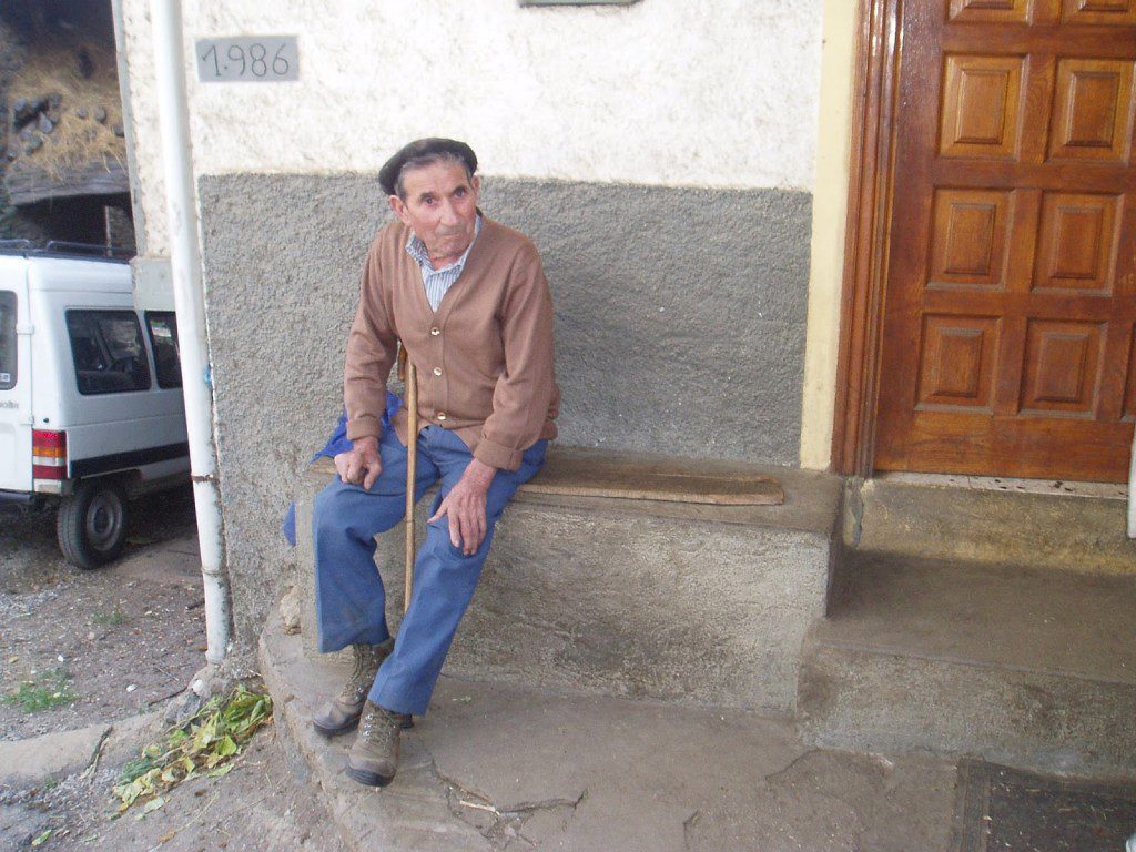 Perfecto Soto Mondelo, el pedáneo octogenario de Cernego (Vilamartín de Valdeorras)