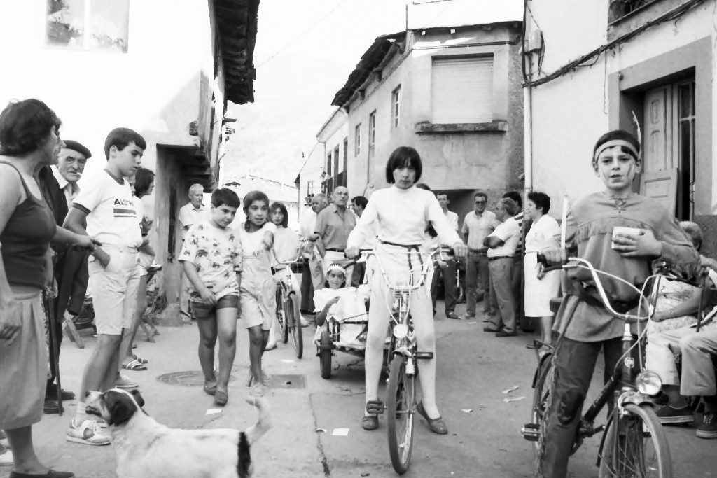 Foto de la Volta Ecolóxica (A Rúa, Valdeorras) en blanco y negro