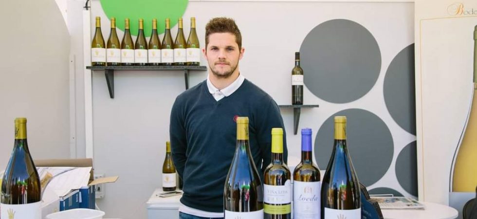 Adrián García Soto en el stand de Bodegas Loeda