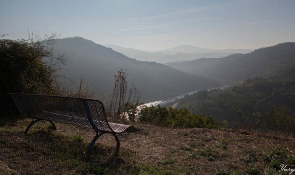 Banco en Os Alvaredos (Montefurado, Lugo) con una espectacular vista.